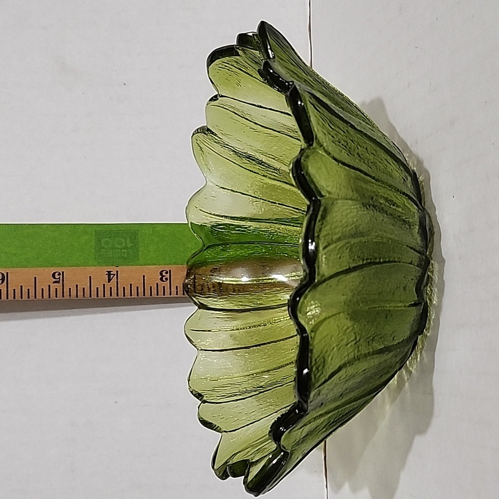VINTAGE Indiana Glass Avocado Green Sunflower Petal Lily Pons Bowl - Picture 4 of 4